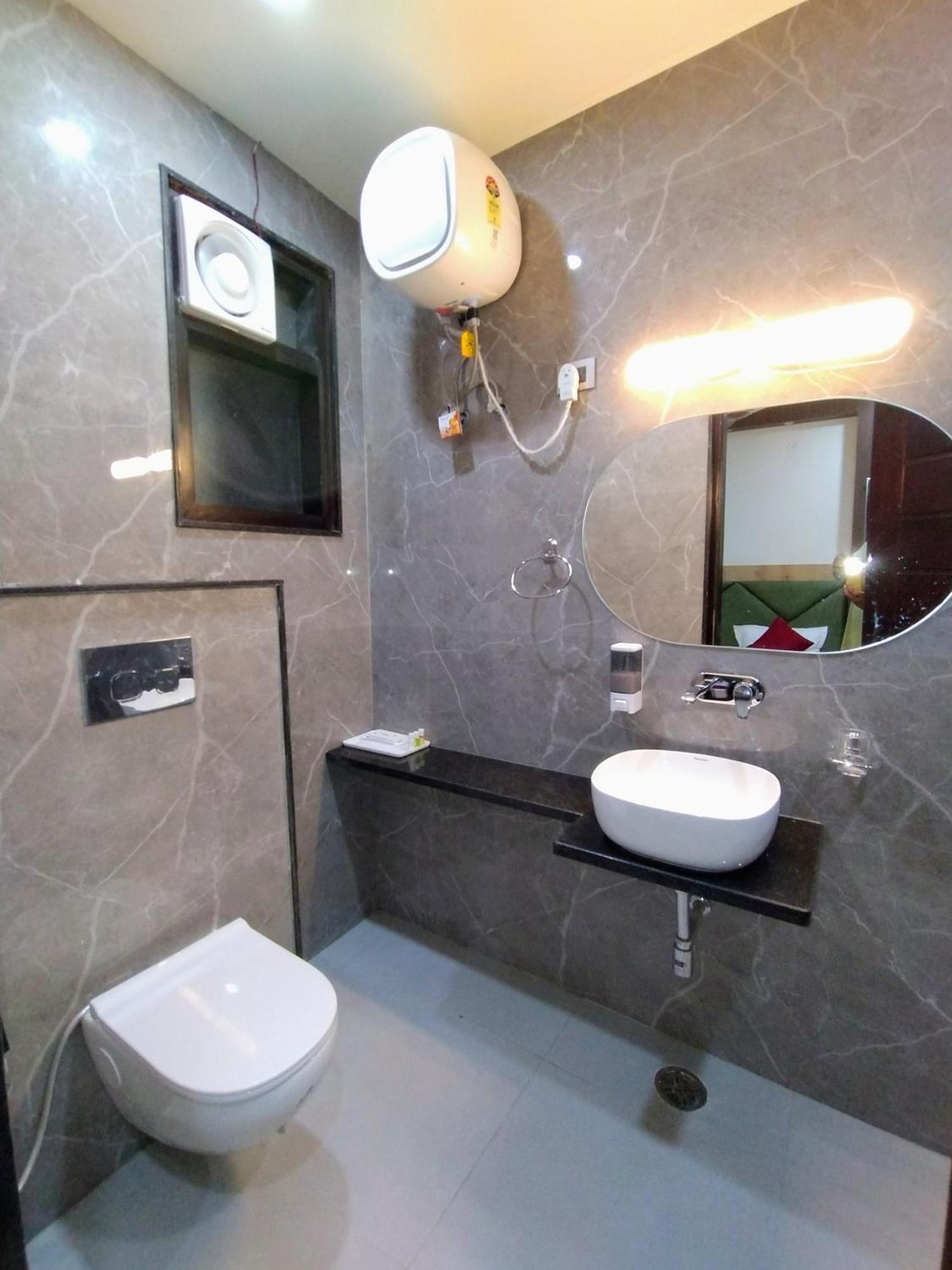 Celebration Guest House Лакнау Екстериор снимка