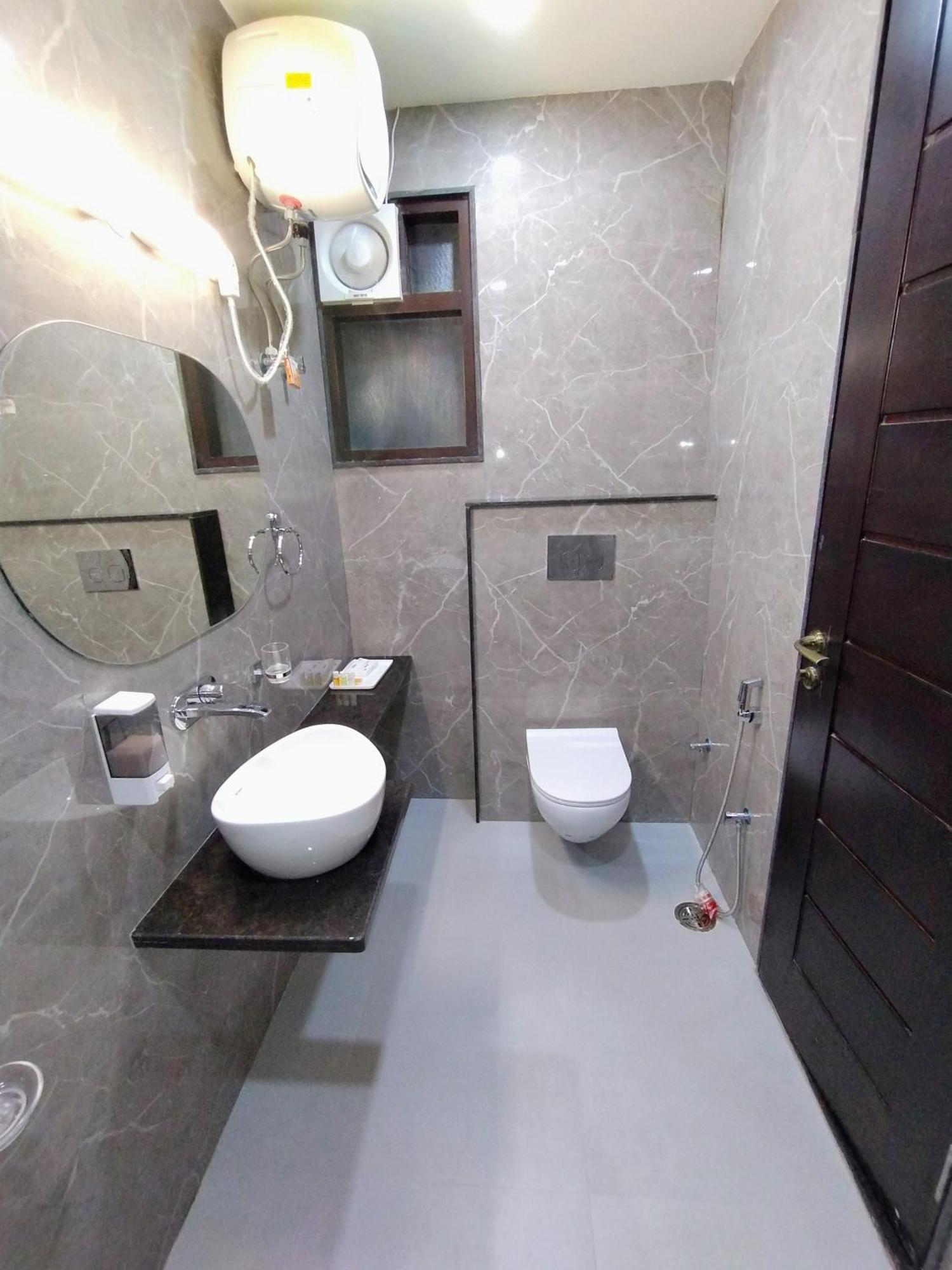 Celebration Guest House Лакнау Екстериор снимка